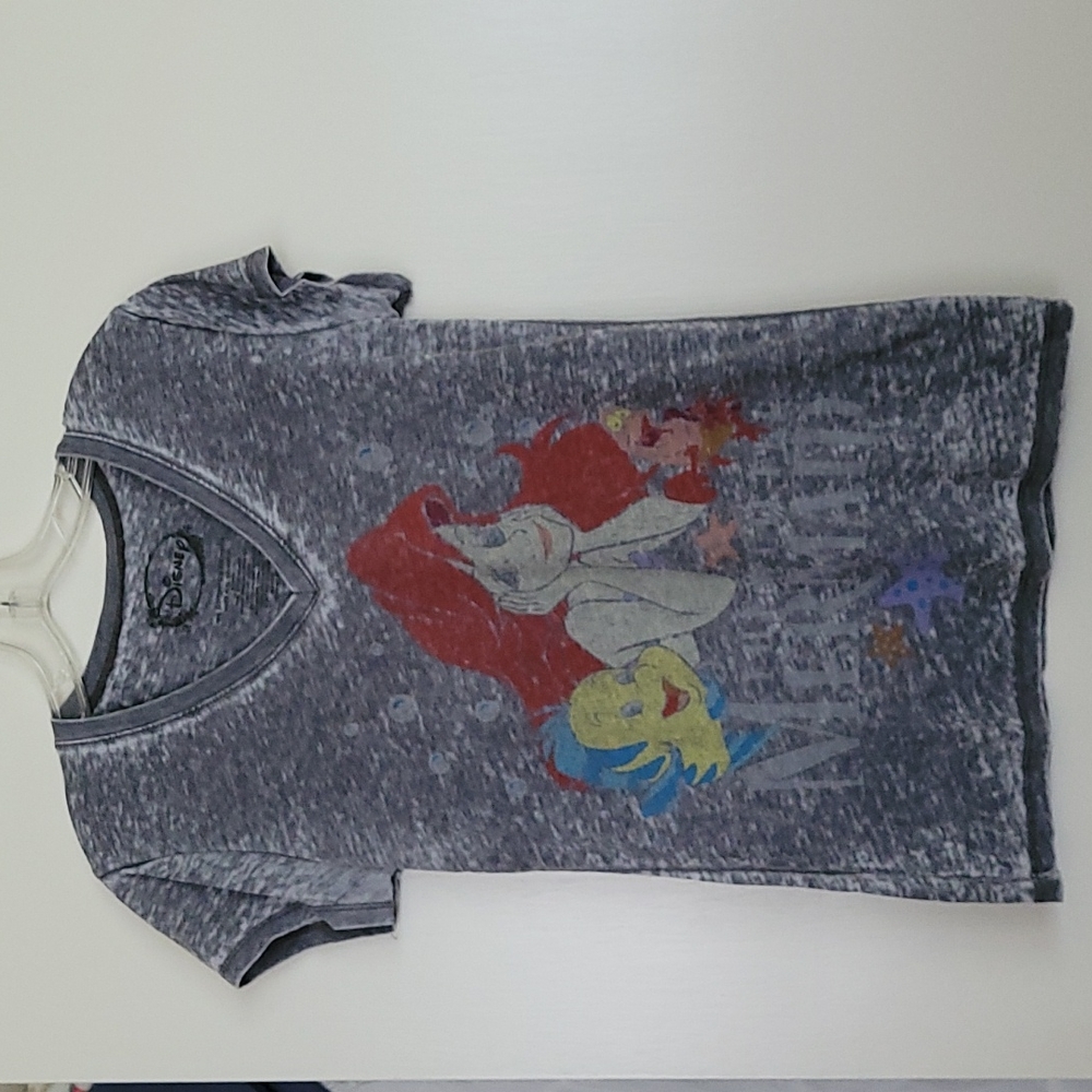 Disney's Little Mermaid V-neck t-shirt, size large